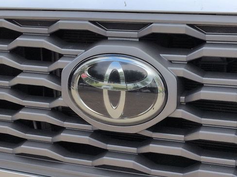 Used 2022 Toyota Tacoma TRD Sport AWD/4WD image 5