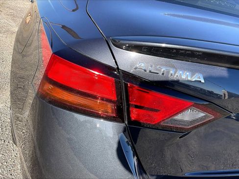 Used 2020 Nissan Altima 2.0 Platinum FWD image 30