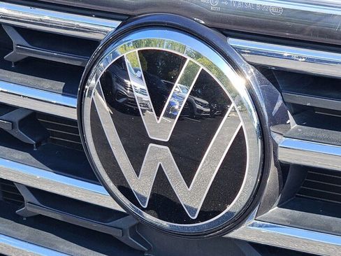 Certified 2025 Volkswagen Atlas SE FWD image 32