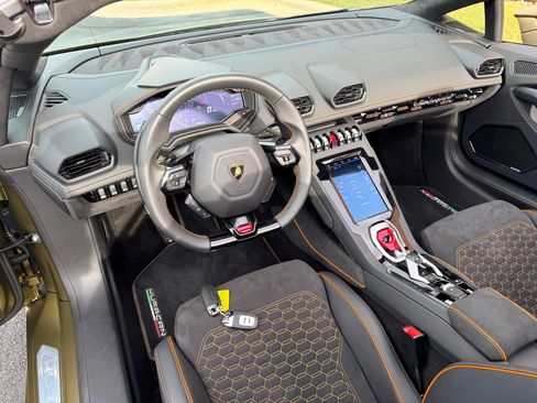 Used 2023 Lamborghini Huracan EVO RWD image 30