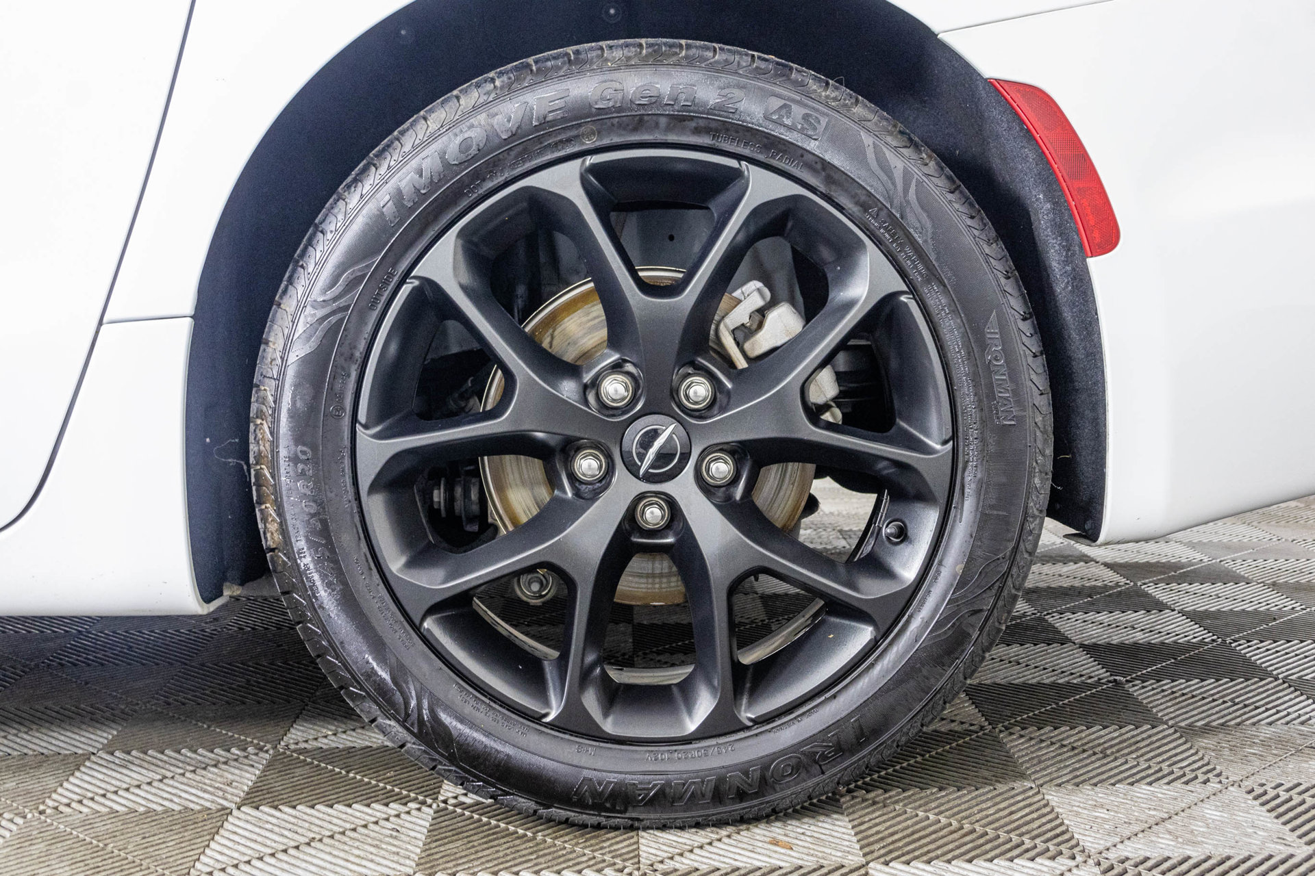 Used 2025 Chrysler Pacifica Limited FWD image 50