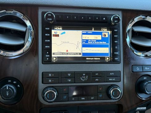 Used 2012 Ford F250 Lariat w/ Lariat Interior Pkg AWD/4WD image 22