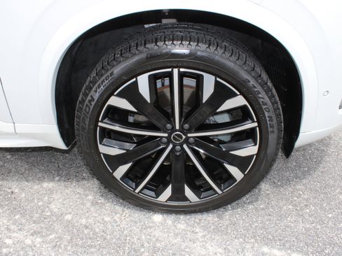 Used 2025 Volvo XC90 B6 Plus AWD/4WD image 11