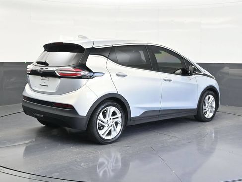 Used 2023 Chevrolet Bolt LT FWD image 5