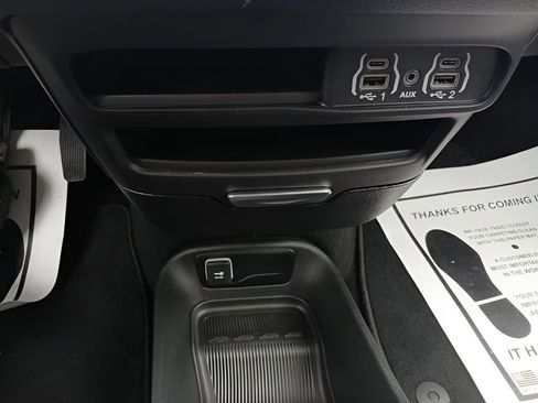 Used 2025 Chrysler Pacifica Select FWD image 18