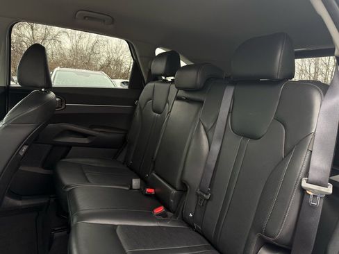Certified 2024 Kia Sorento S image 12