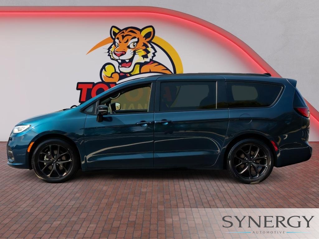 Used 2025 Chrysler Pacifica Limited FWD image 9