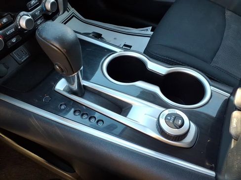 Used 2019 Nissan Pathfinder SV image 28