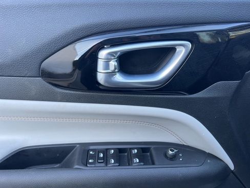 Used 2025 Jeep Compass Limited image 9