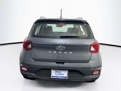 Used 2023 Hyundai Venue Limited FWD image 6