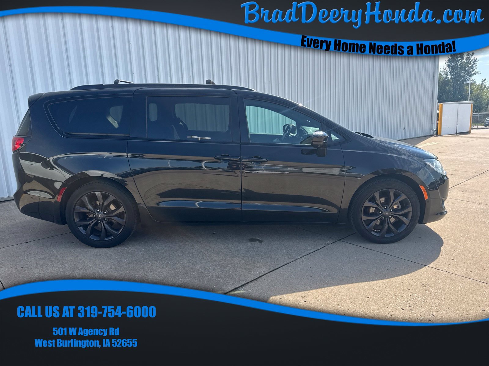 Used 2019 Chrysler Pacifica Touring Plus w/ Advanced Safetytec Group FWD image 1