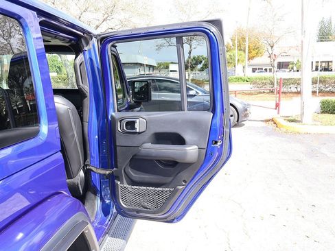 Used 2019 Jeep Wrangler Unlimited Sahara image 22