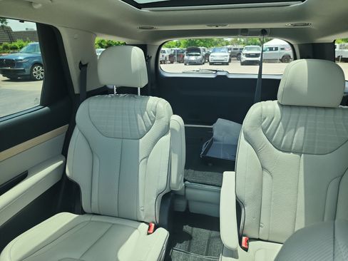 Used 2024 Hyundai Palisade Limited FWD image 14