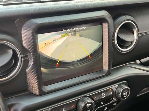 Used 2020 Jeep Wrangler Unlimited Sahara w/ Uconnect 4C Nav & Sound Group AWD/4WD image 20
