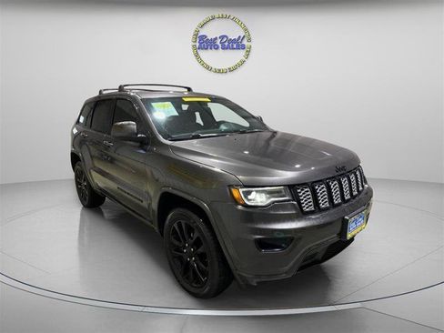 Used 2020 Jeep Grand Cherokee Altitude AWD/4WD image 7