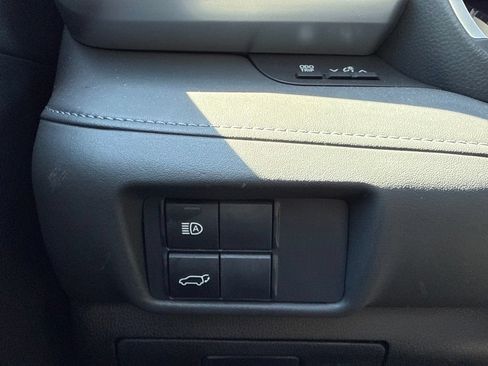 Used 2021 Toyota Highlander XLE AWD/4WD image 13