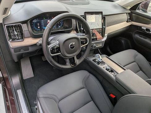 Certified 2025 Volvo XC90 B5 Plus w/ Protection Package Premier image 9