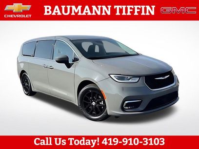 Used 2023 Chrysler Pacifica Touring-L