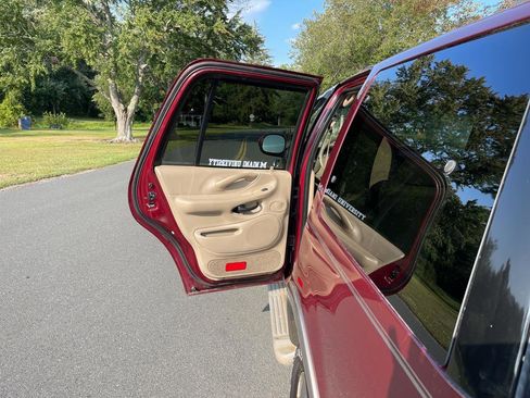 Used 2001 Ford Expedition Eddie Bauer image 37