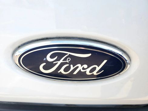 Used 2015 Ford Transit 150 130 Low Roof RWD image 9