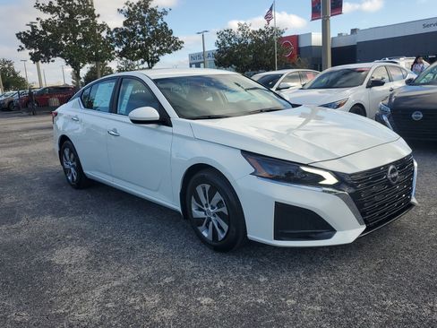 Certified 2023 Nissan Altima 2.5 S image 3