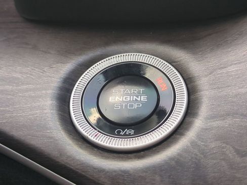 Used 2024 Jeep Grand Cherokee Limited image 32