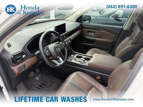 Used 2025 Honda Pilot Elite image 5