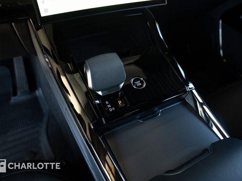 Used 2025 Land Rover Range Rover Sport Dynamic SE image 22