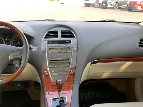 Used 2011 Lexus ES 350 w/ Preferred Accessory Package FWD image 30