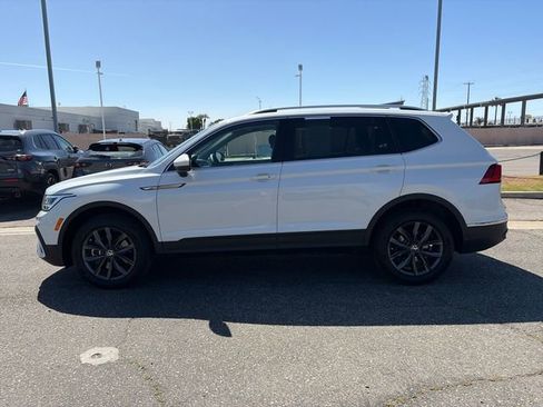 Used 2023 Volkswagen Tiguan SE FWD image 2