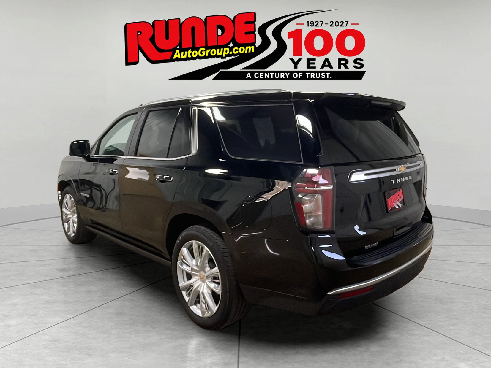 Used 2024 Chevrolet Tahoe High Country AWD/4WD image 3