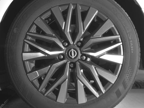 Used 2025 Nissan Altima 2.5 SV FWD image 14