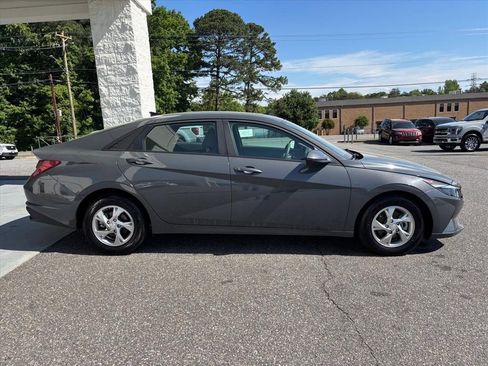 Used 2023 Hyundai Elantra SE w/ Preferred Accessory Package FWD image 20