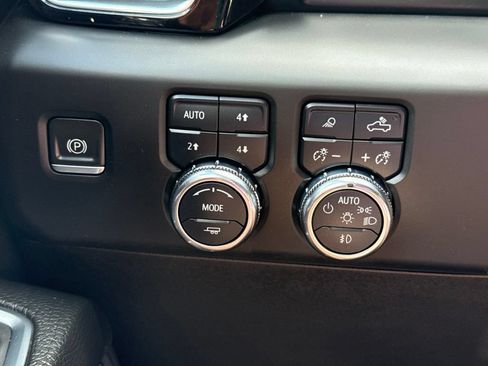 Used 2022 GMC Sierra 1500 Denali w/ Denali Carbonpro Edition AWD/4WD image 23