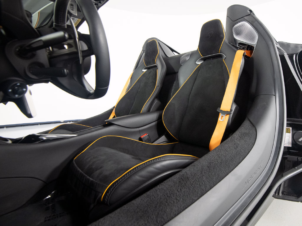 Used 2025 McLaren Artura Spider RWD image 31