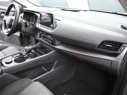 Used 2025 Nissan Rogue SV AWD/4WD image 16