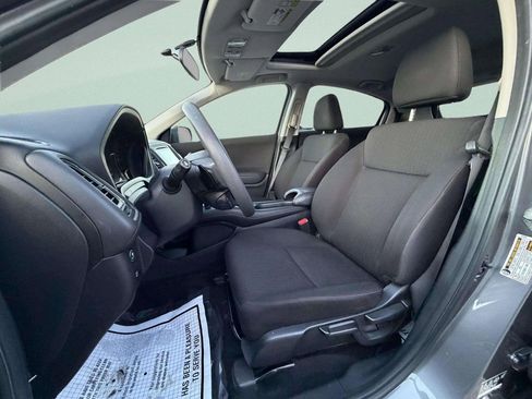 Used 2017 Honda HR-V EX image 11