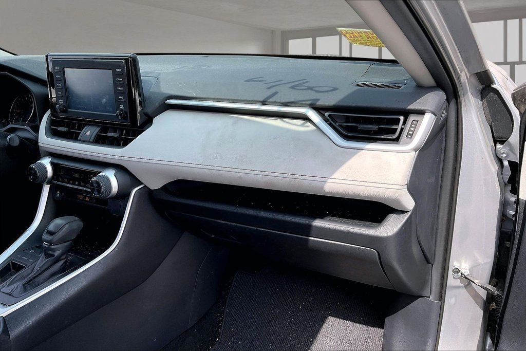 Used 2019 Toyota RAV4 XLE FWD image 26