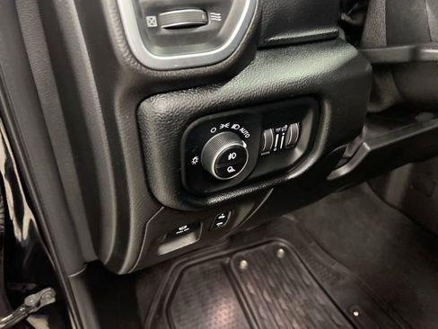 Used 2019 RAM 1500 Laramie image 17