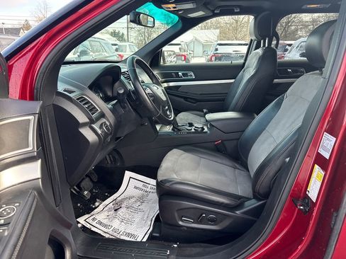 Used 2017 Ford Explorer XLT w/ XLT Technology Feature Bundle image 26