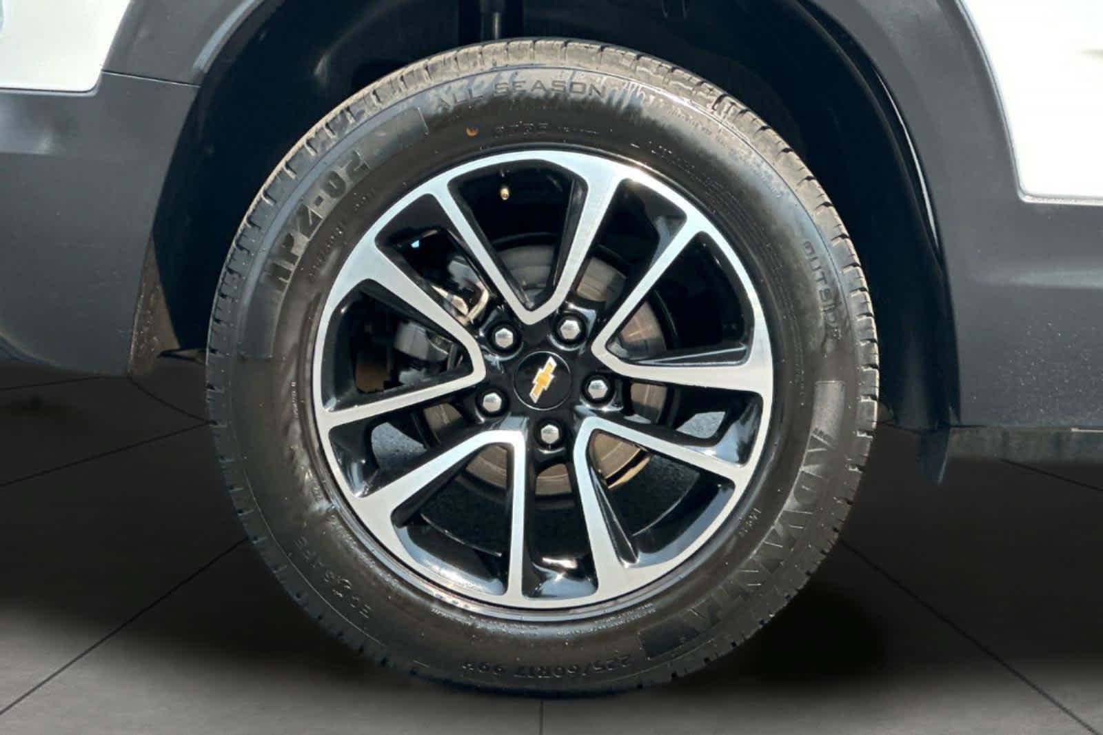 Used 2025 Chevrolet TrailBlazer LT AWD/4WD image 11