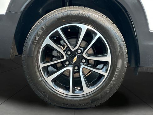 Used 2025 Chevrolet TrailBlazer LT AWD/4WD image 11