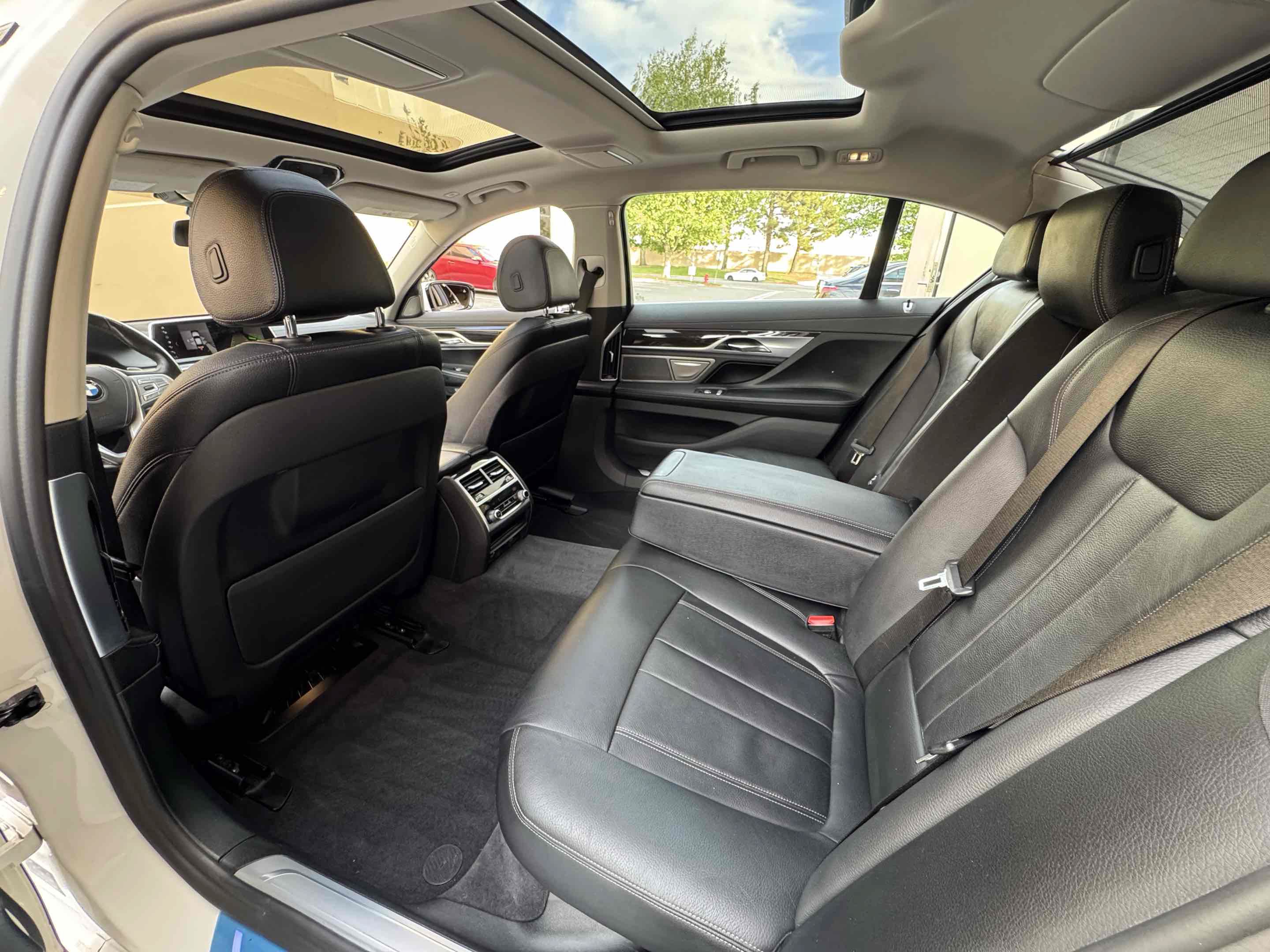 Used 2018 BMW 740e xDrive AWD/4WD image 38