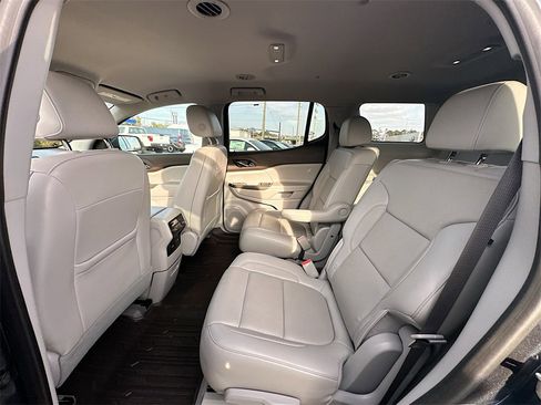 Used 2020 GMC Acadia SLT w/ Premium Package image 17