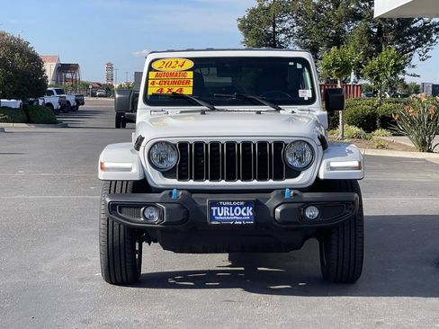 Used 2024 Jeep Wrangler Unlimited AWD/4WD image 3