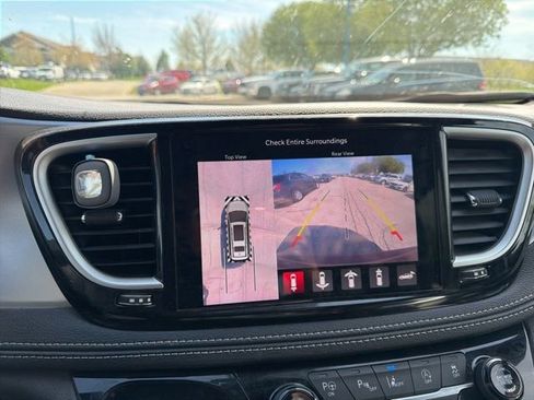 Used 2023 Chrysler Pacifica Touring-L w/ Uconnect Theater Family Group AWD/4WD image 30