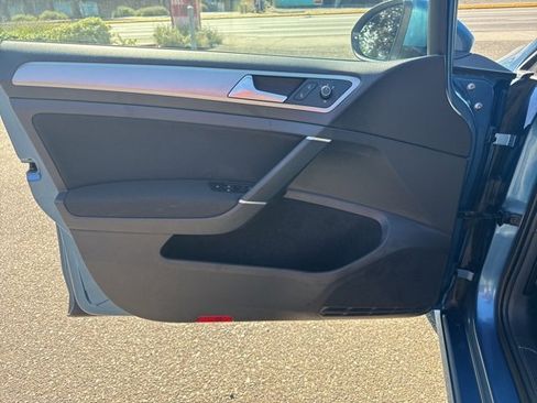 Used 2016 Volkswagen e-Golf SE w/ DC Fast Charging Package image 13