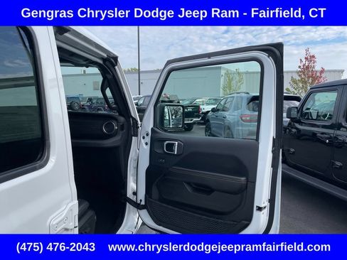 Used 2024 Jeep Wrangler Unlimited Sahara AWD/4WD image 20