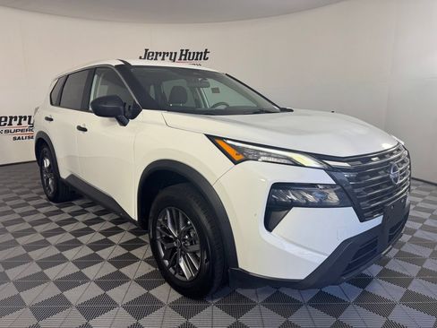 Used 2024 Nissan Rogue S AWD/4WD image 6