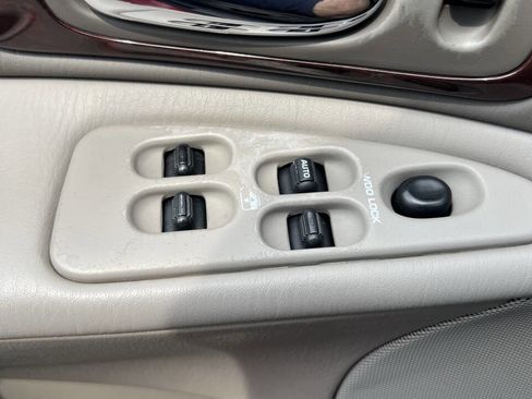 Used 2004 Chrysler Concorde LXi image 21